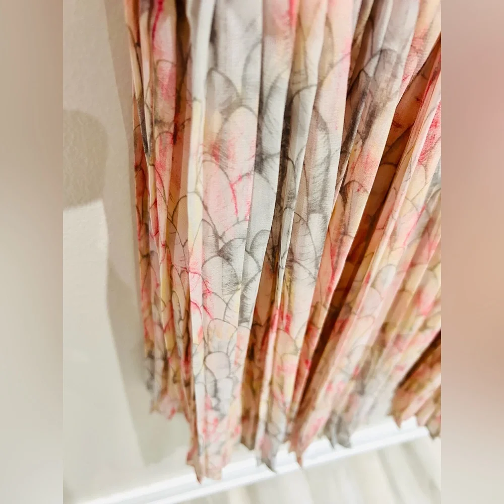 Pastel Pleated Short Dress with V-Neck- Size 8- label tag was removed - Picture 7 of 12